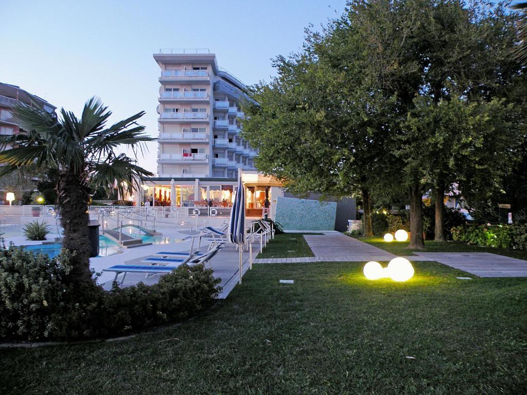 Majestic Beach Hotel & Wellness Bibione Extérieur photo